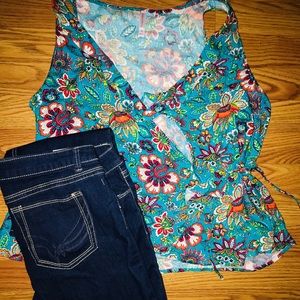Women NWT Wrap TealFloral Blouse & Denim jeans XL